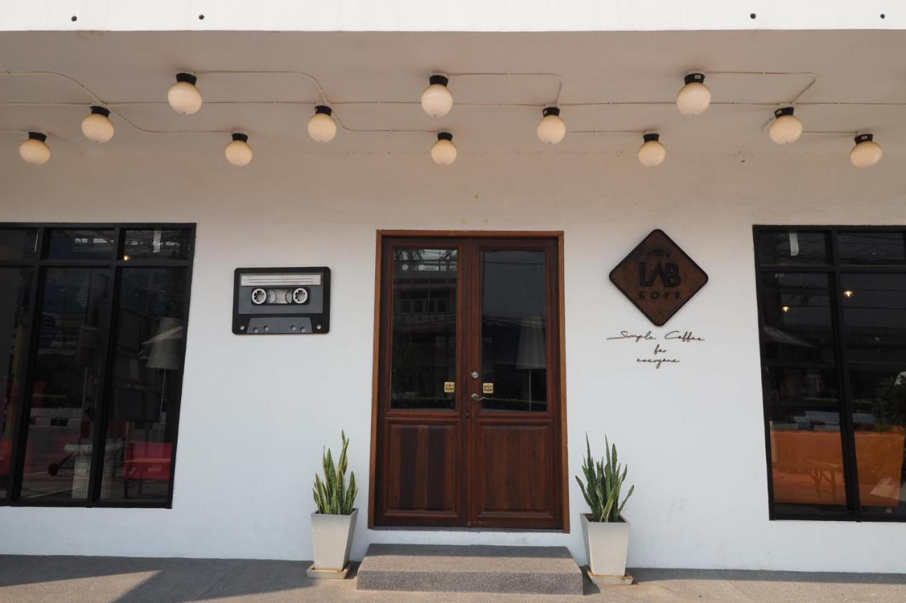Labkoff Cafe And Hostel Kanchanaburi Exterior photo